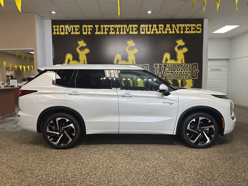 2024 Mitsubishi Outlander SE