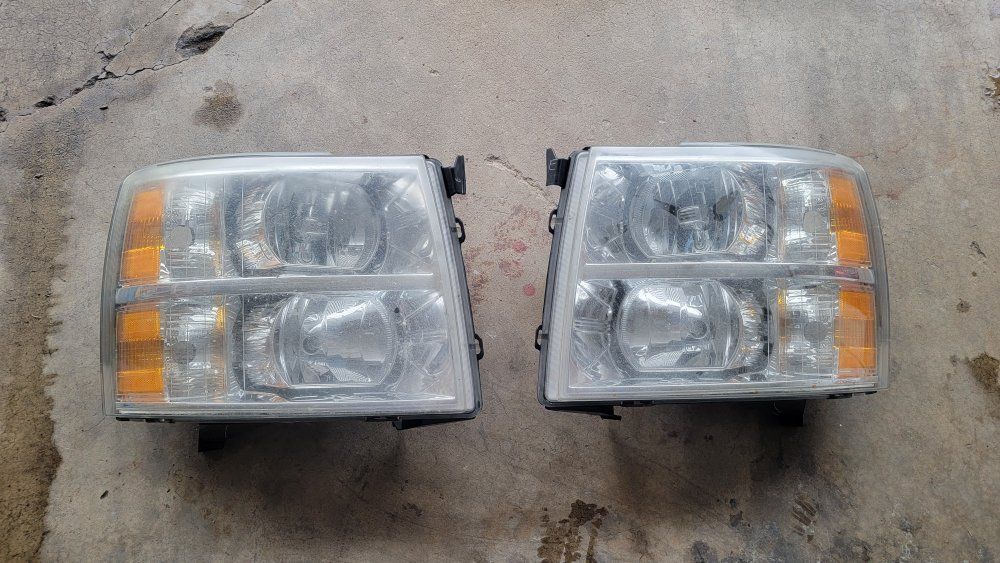Set of 2007-2013 Chevy Silverado headlight/brakes