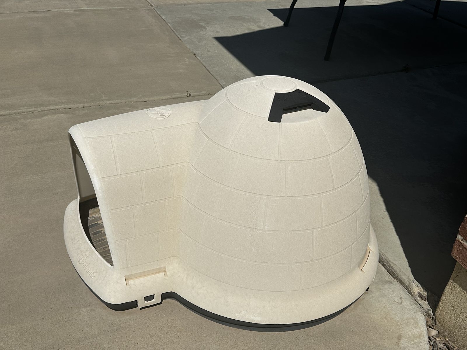 PetMate Igloo Dog House - Outdoor Pet Shelter - Size Large, Tan/Black