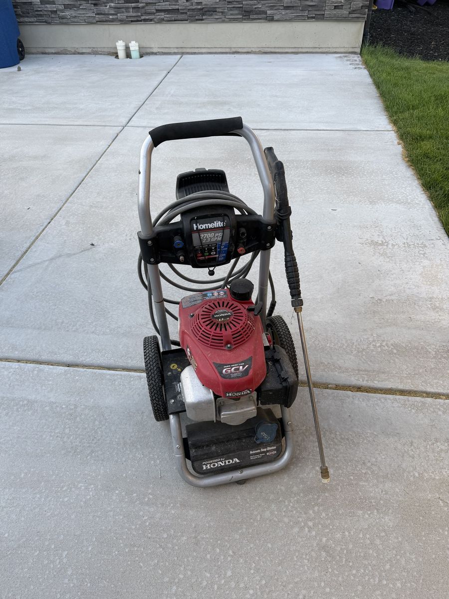 Homelite 2700 PSI 2.3 GPM Gas Pressure Washer with Honda GCV 160 Engine