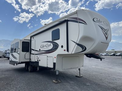 2018 CEDAR CREEK 29RE SILVERBACK EDITION