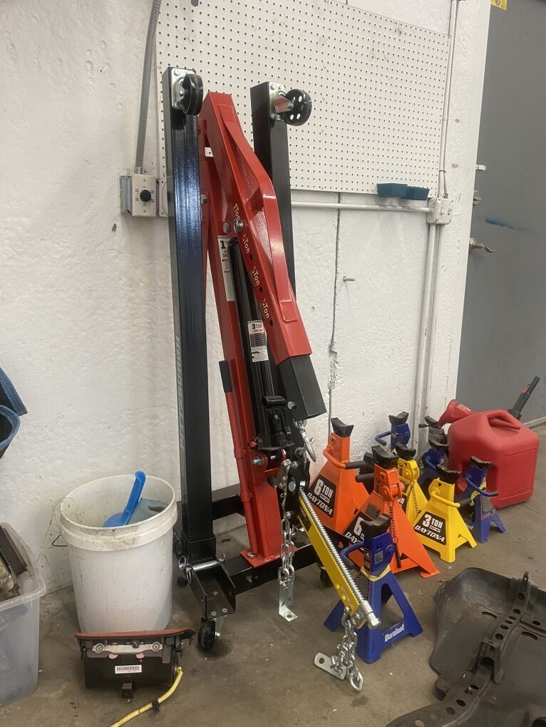 Engine Hoist for rent