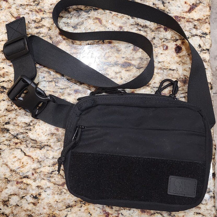 Brand new 945 Industries carry bag