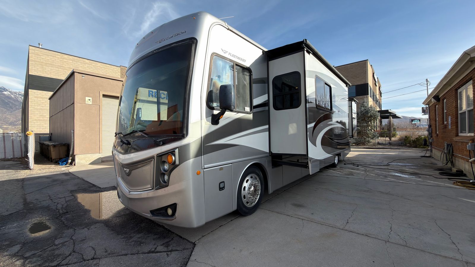2014 Fleetwood Excursion 35B Pusher with 2 Slides