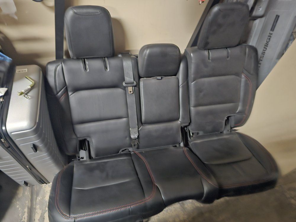 Jeep JLU Rubicon rear seat