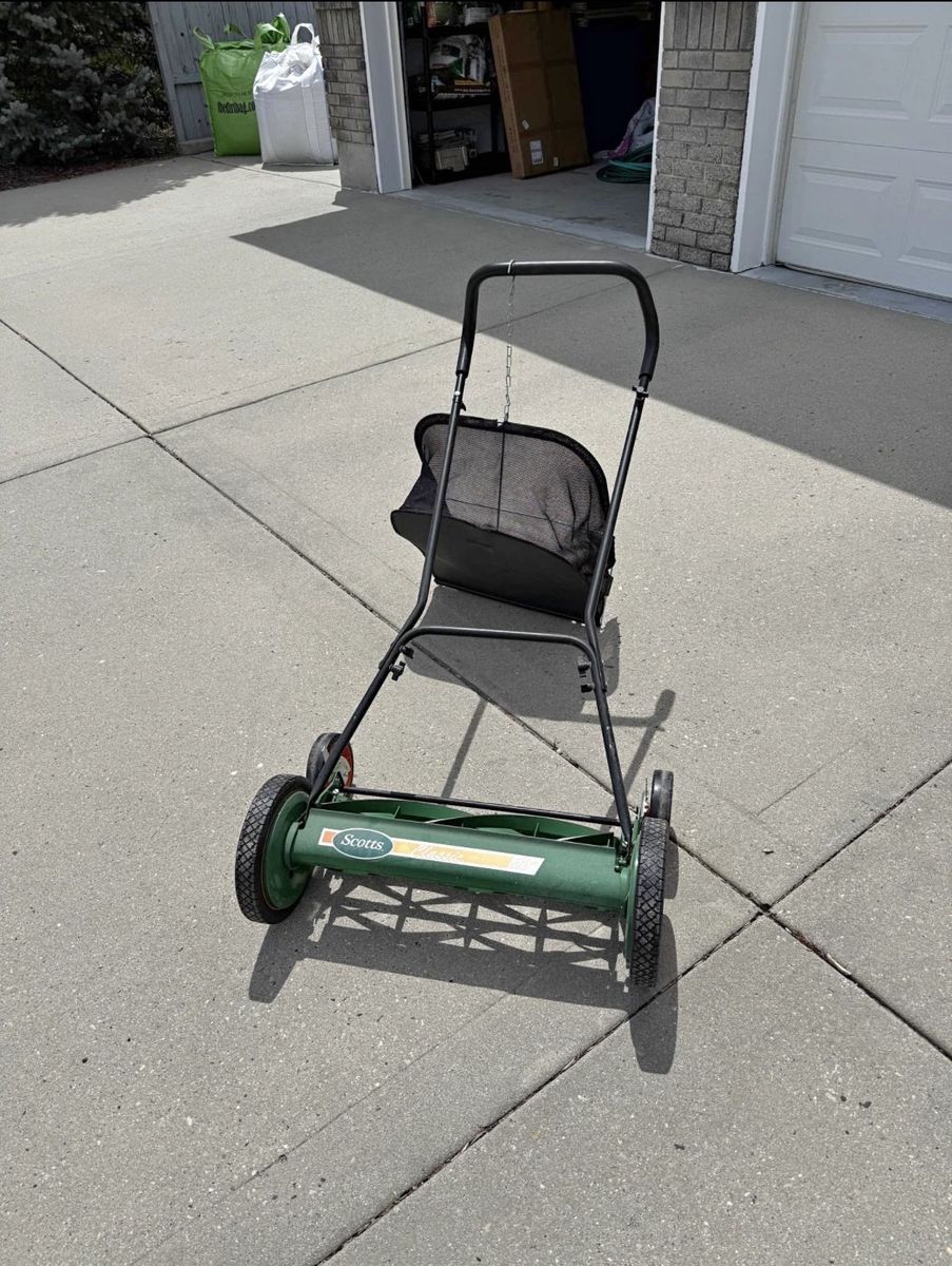 Scott’s classic reel mower with bag