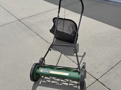 Scott’s classic reel mower with bag