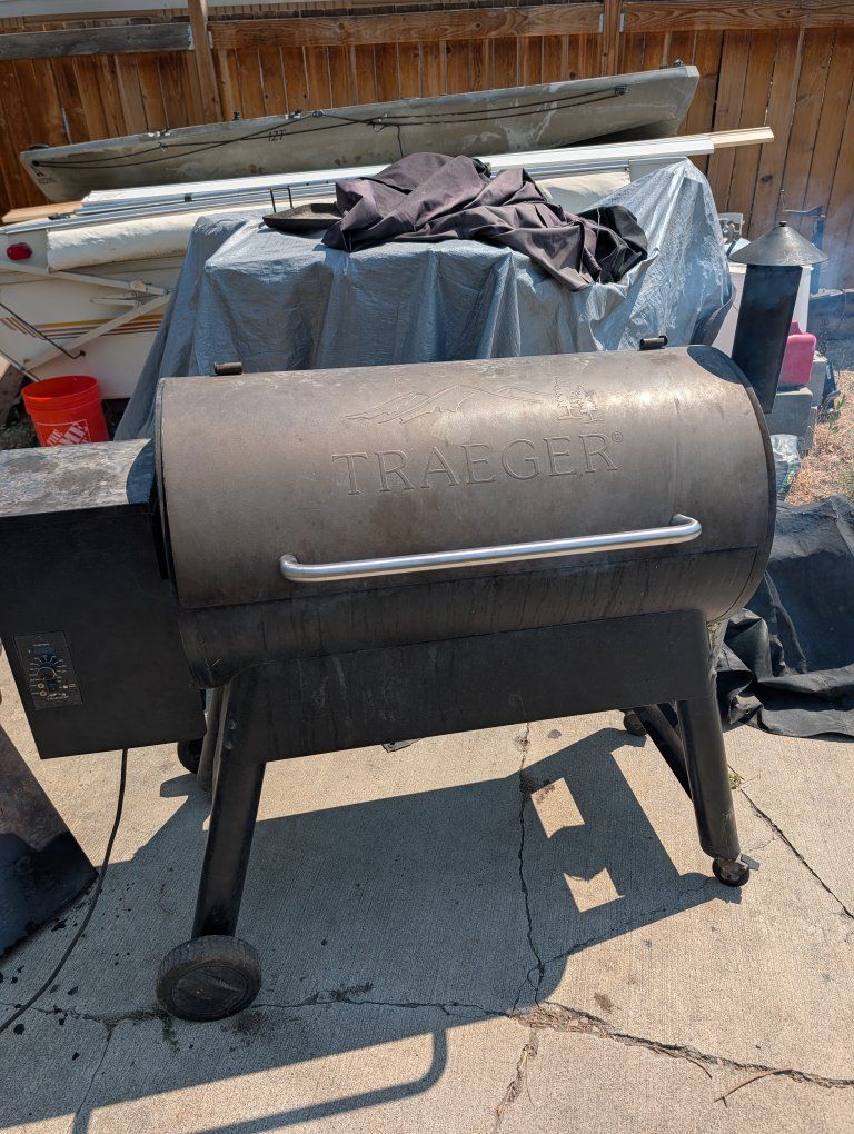 Traeger Pro Series 34 Smoker Bronze