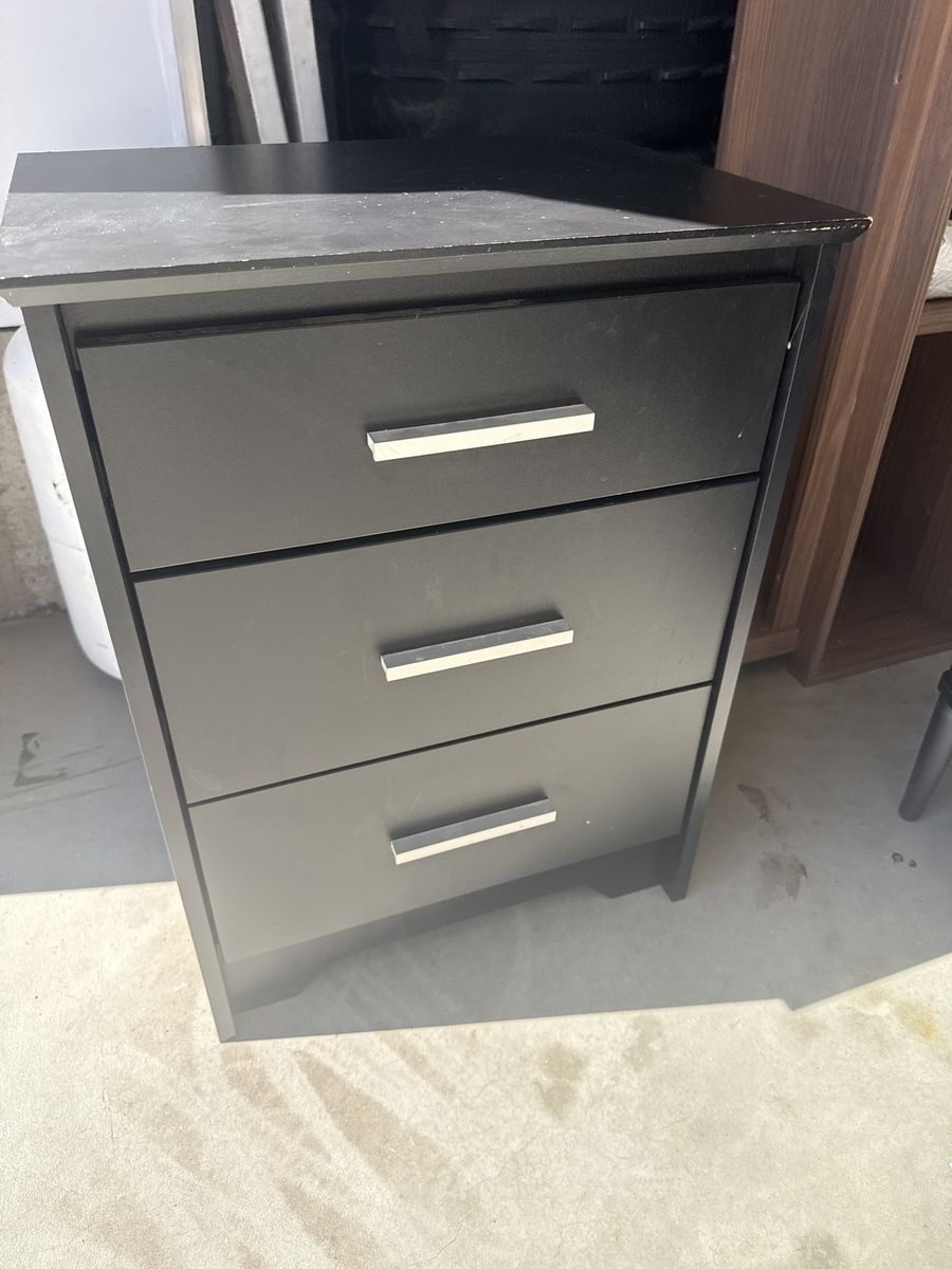 3 drawer nightstand