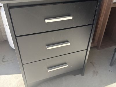 3 drawer nightstand