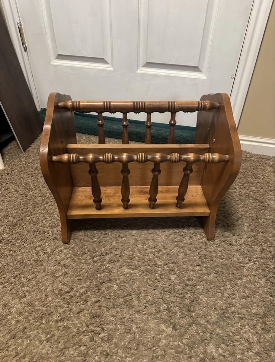 Wood magazine rack