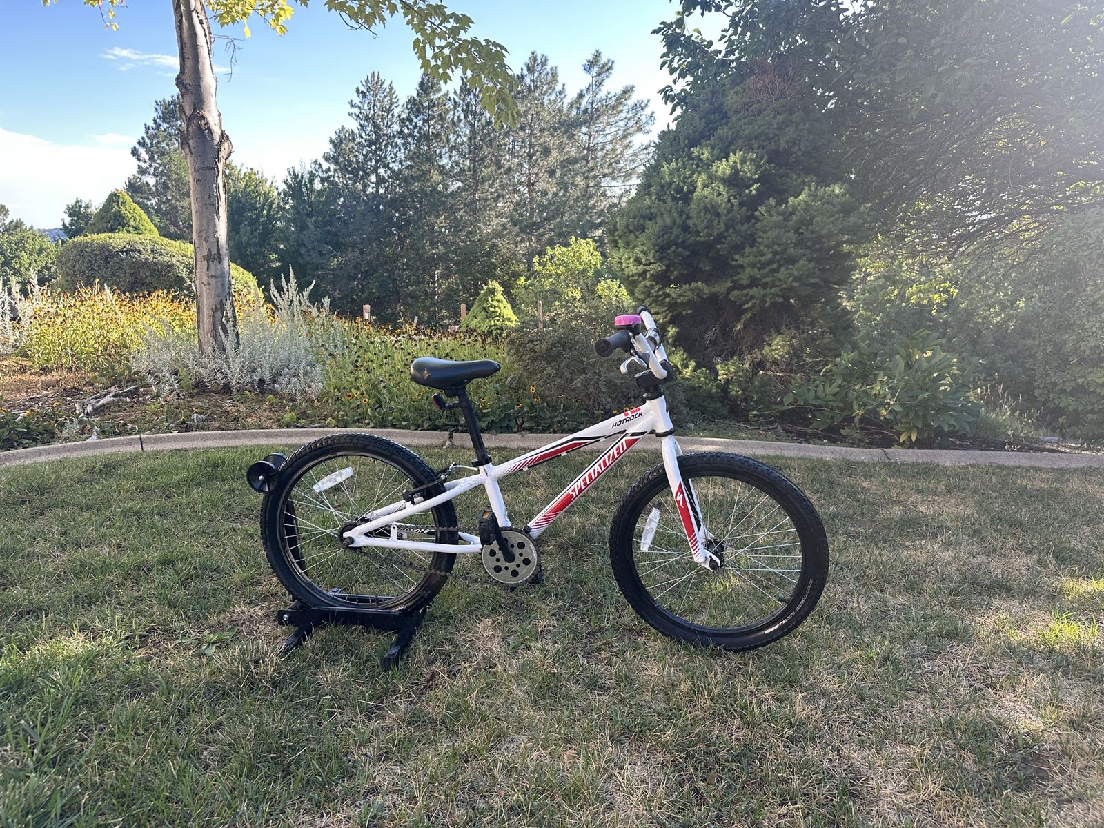Specialized Hotrock Kids Bike 20” White and Red
