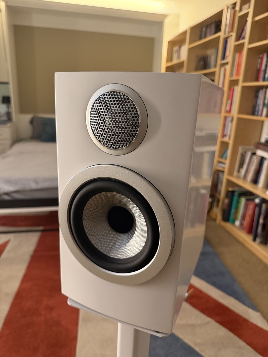 Bowers and Wilkins 707 S3