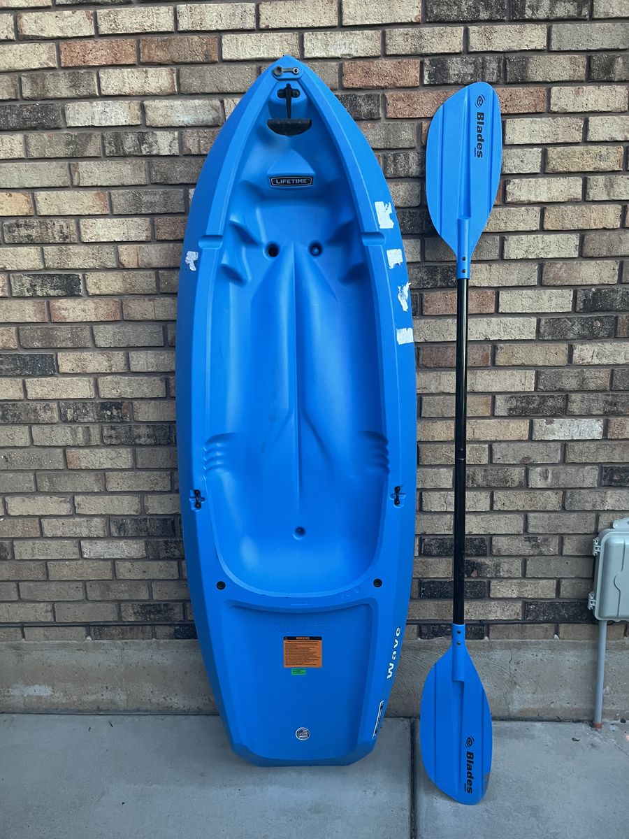 Lifetime Wave Kayak + Paddle
