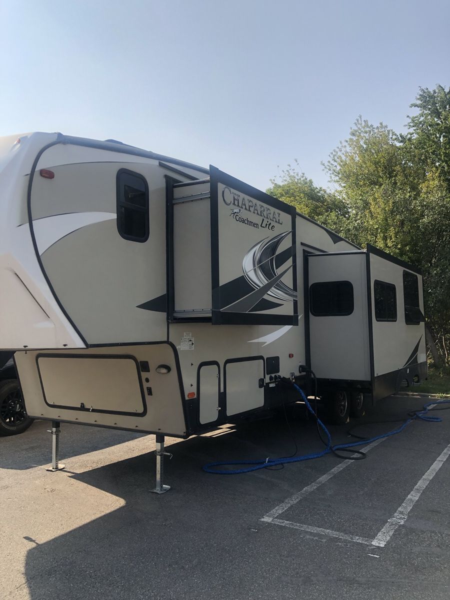 2018 Coachmen Chaparral Lite 29BHS 29 ft