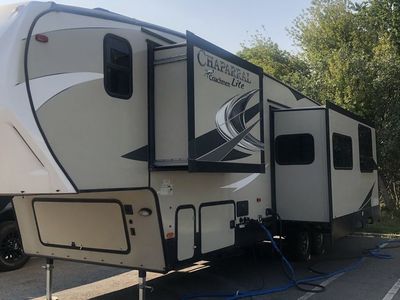 2018 Coachmen Chaparral Lite 29BHS 29 ft