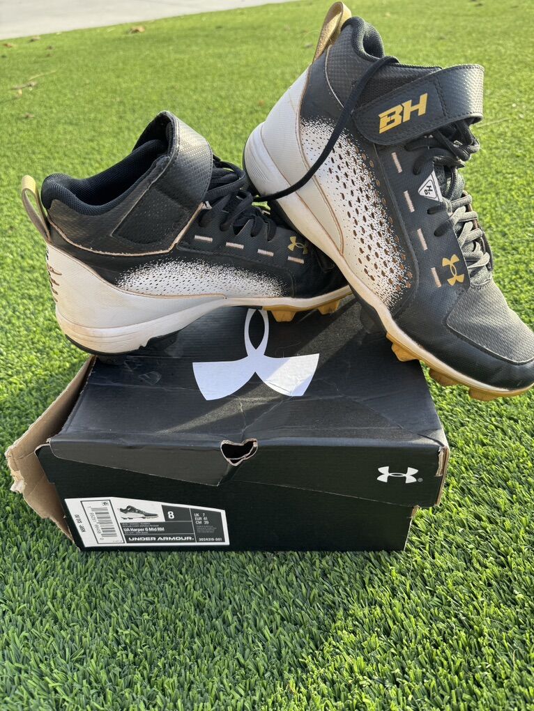 BASEBALL/SOFTBALL cleats- Size 8