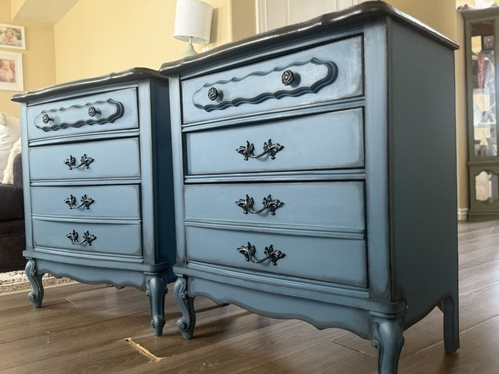 4 Piece Vintage french Provincial Bedroom Set