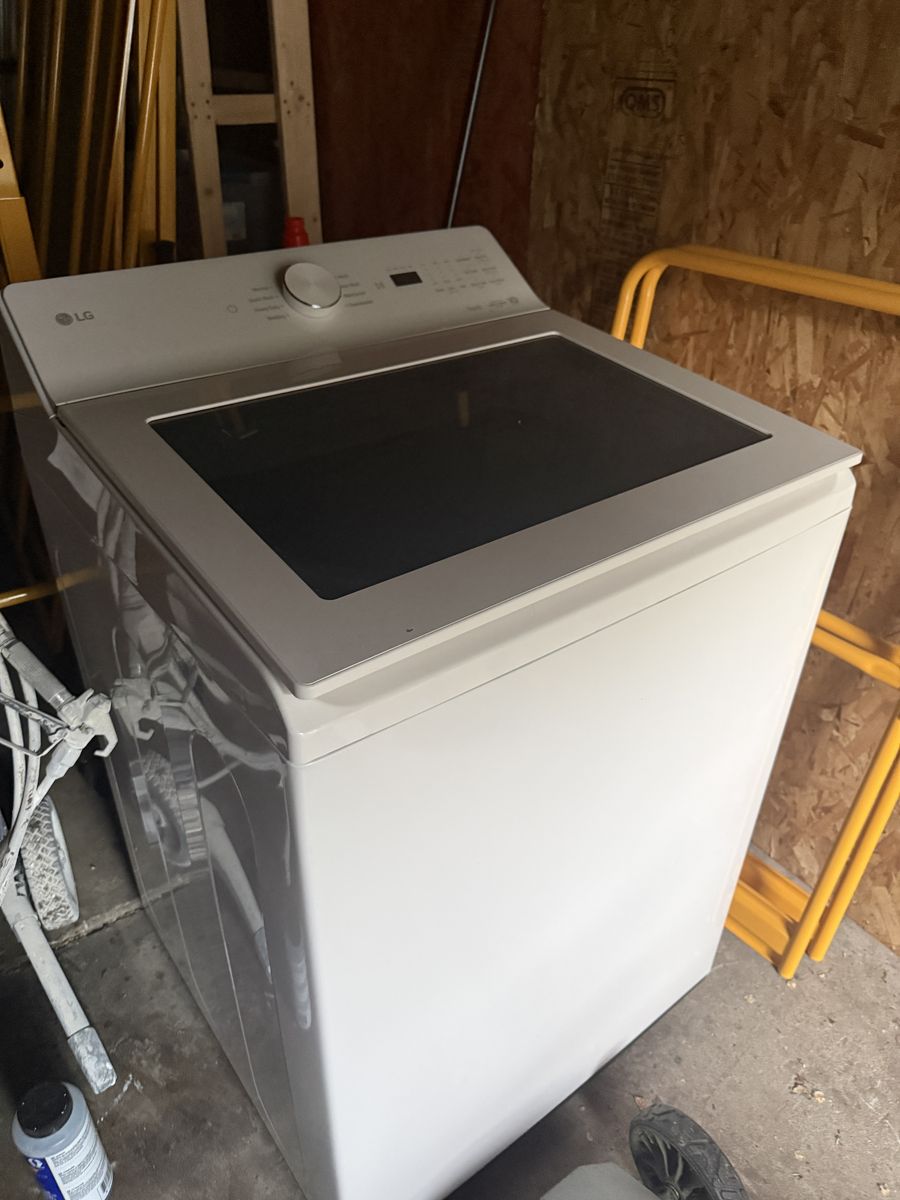 Excellent Condition LG Top Load Washer (Model WT8200CW)