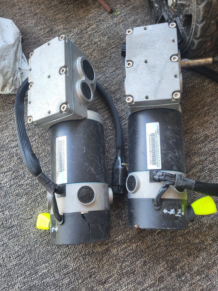 Pihsiang Machinery Electric Motors Left and Right Pair 3800RPM
