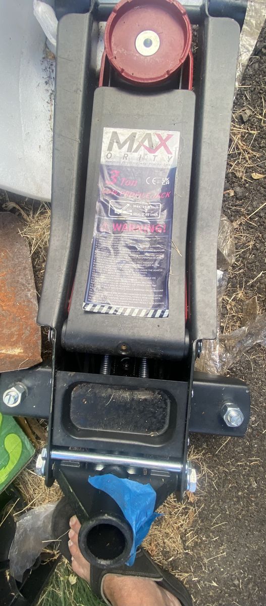 3 ton floor jack, 19.9” maximum height, 2.75” clearance