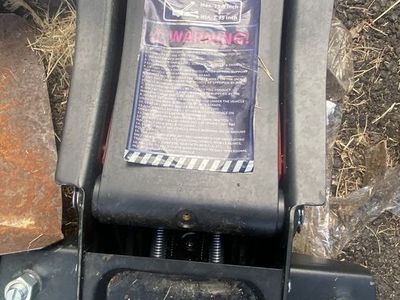 3 ton floor jack, 19.9” maximum height, 2.75” clearance