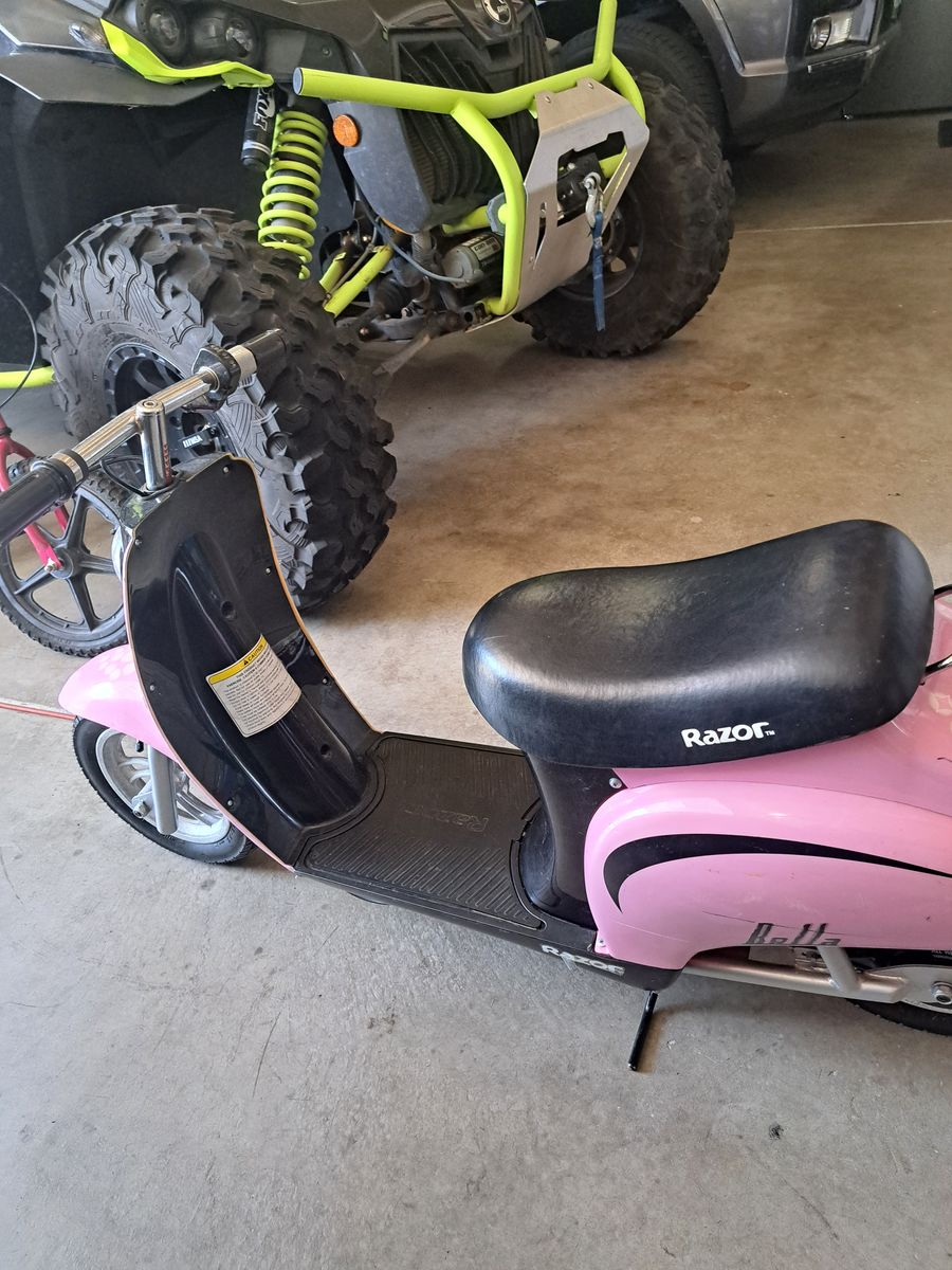 RAZOR POCKET MOD BELLA ELECTRIC SCOOTER 