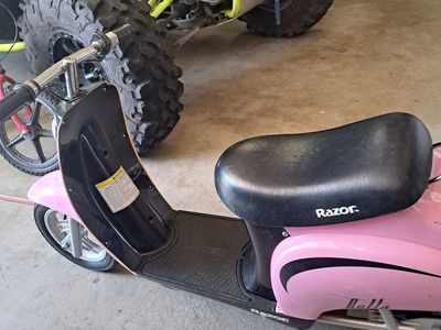 RAZOR POCKET MOD BELLA ELECTRIC SCOOTER