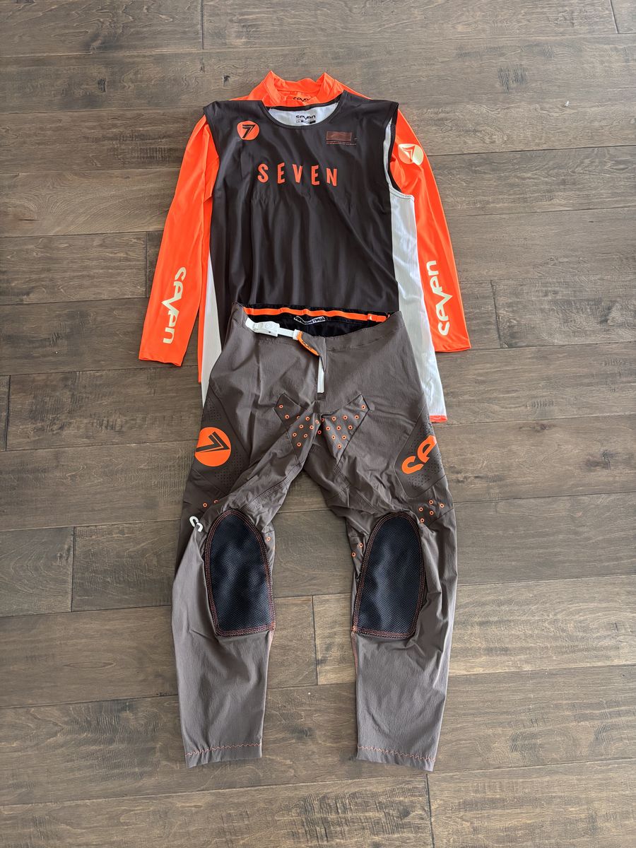 Seven Zero Moto Gear Set