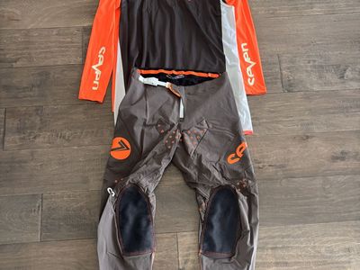 Seven Zero Moto Gear Set