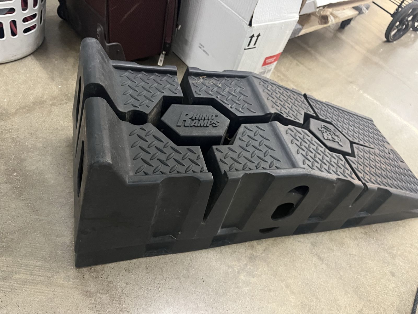 RhinoRamps Heavy Duty Car Ramps Pair with Drain Pan
