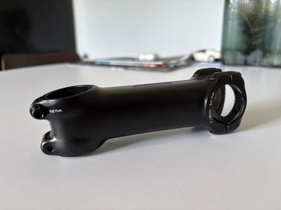 New Specialized, 3D-forged alloy, 4-bolt, 7-degree rise, 110mm stem.