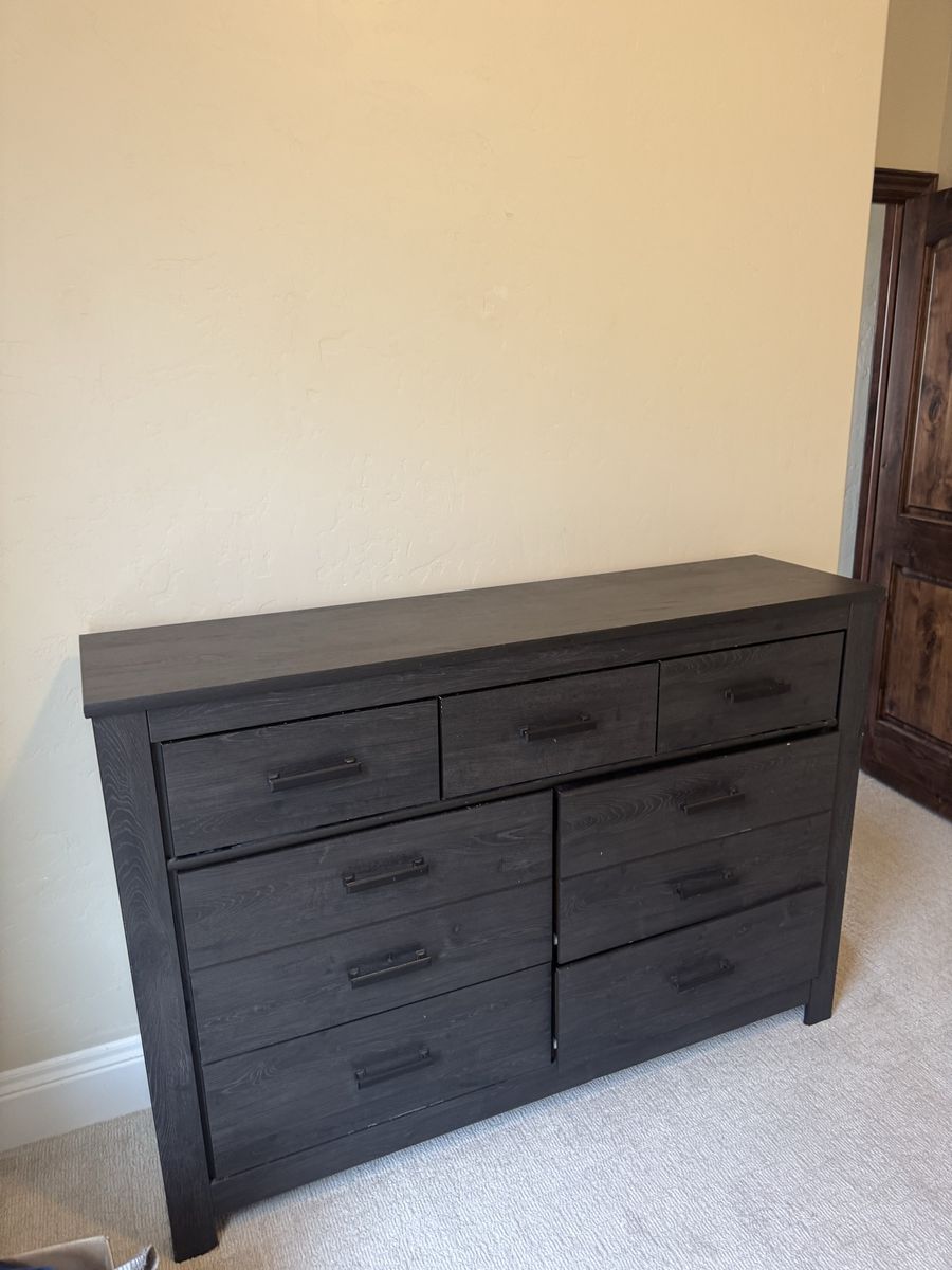 Black Bedroom set queen size $500 obo