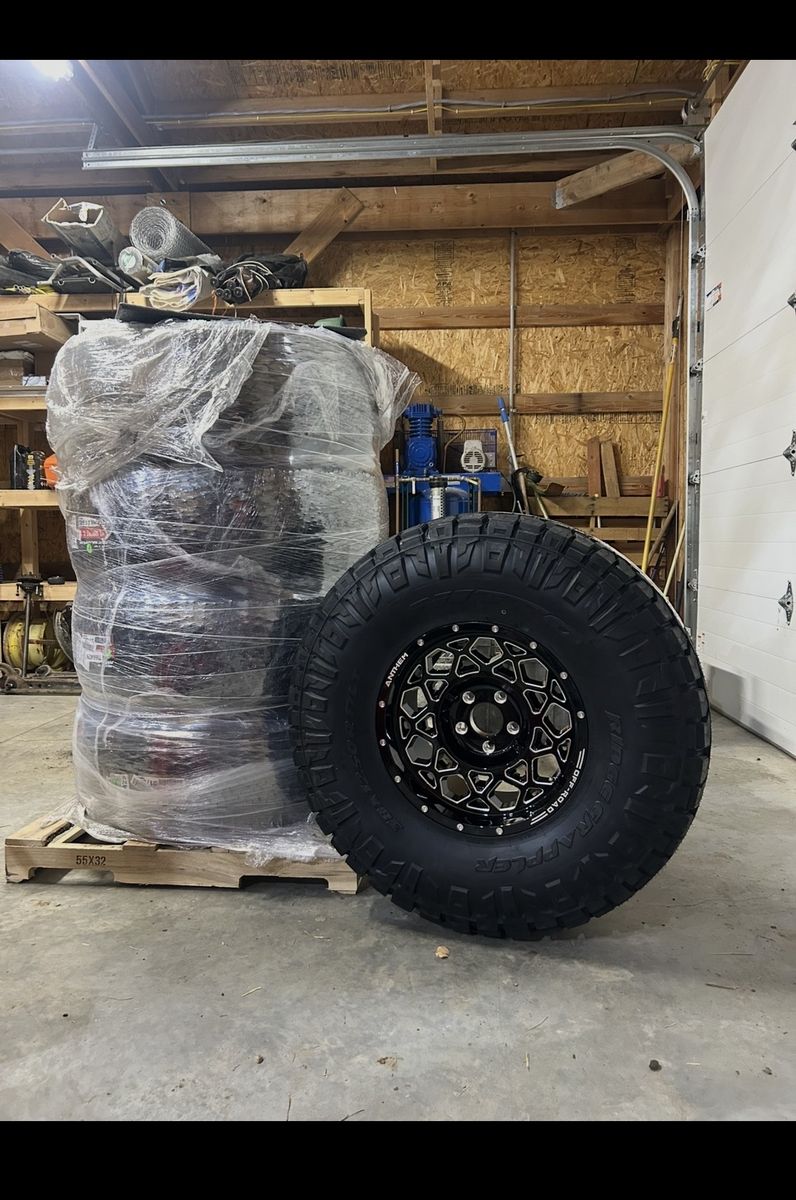 38x12.50s on Anthem Wheels