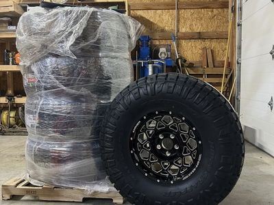 38x12.50s on Anthem Wheels