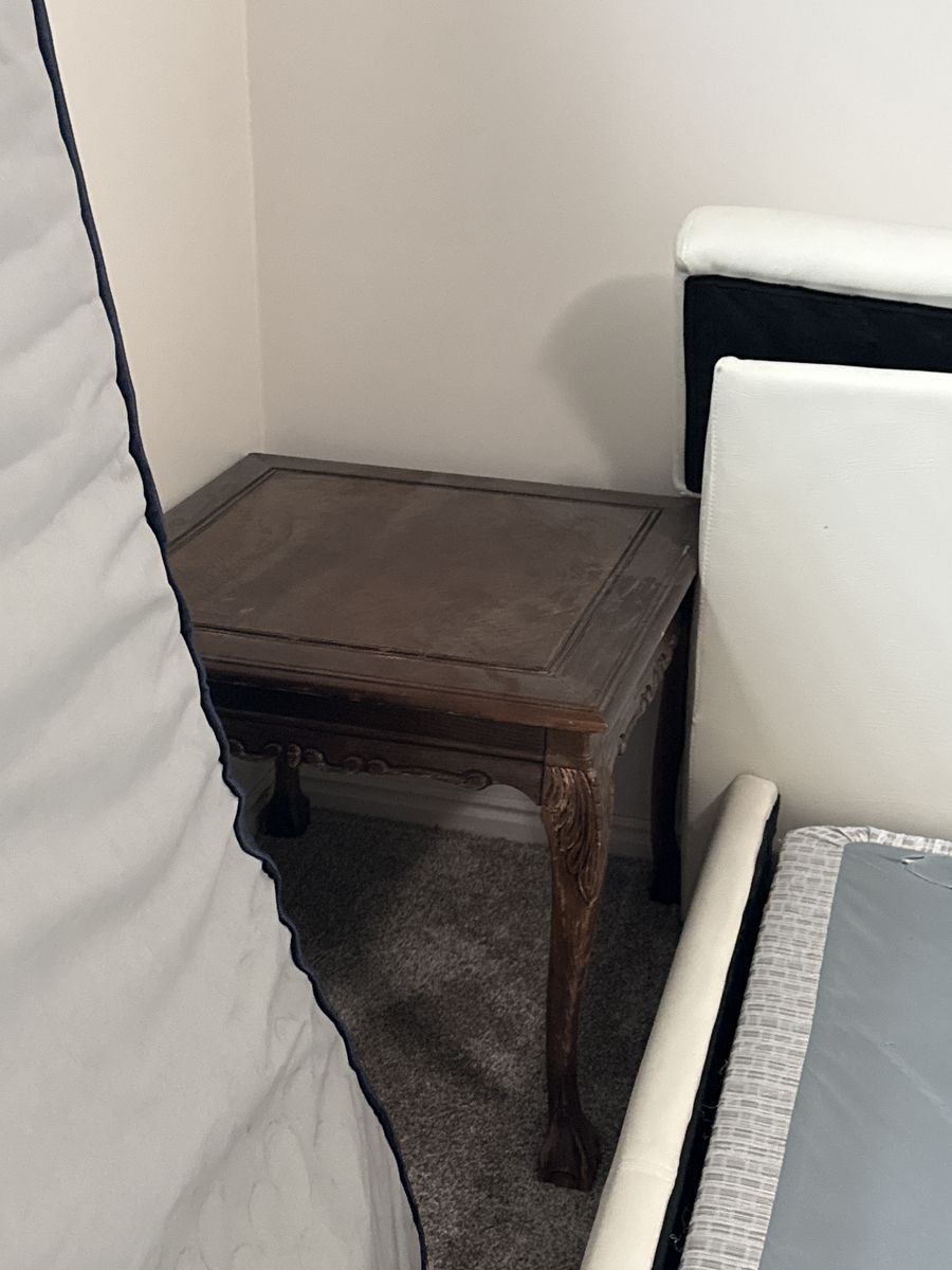 Solid Wood End Table With carved Legs