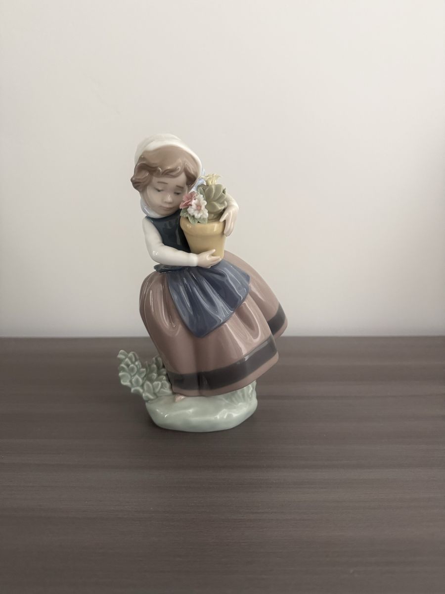 Authentic Lladró Porcelain Figurine