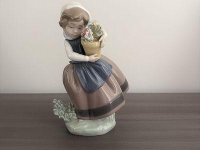 Authentic Lladró Porcelain Figurine