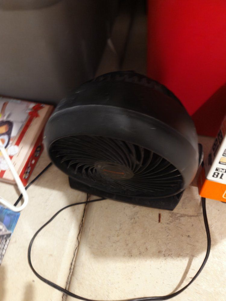 Unbranded Black Personal Desk Fan - Compact & Portable Electric Air Circulator