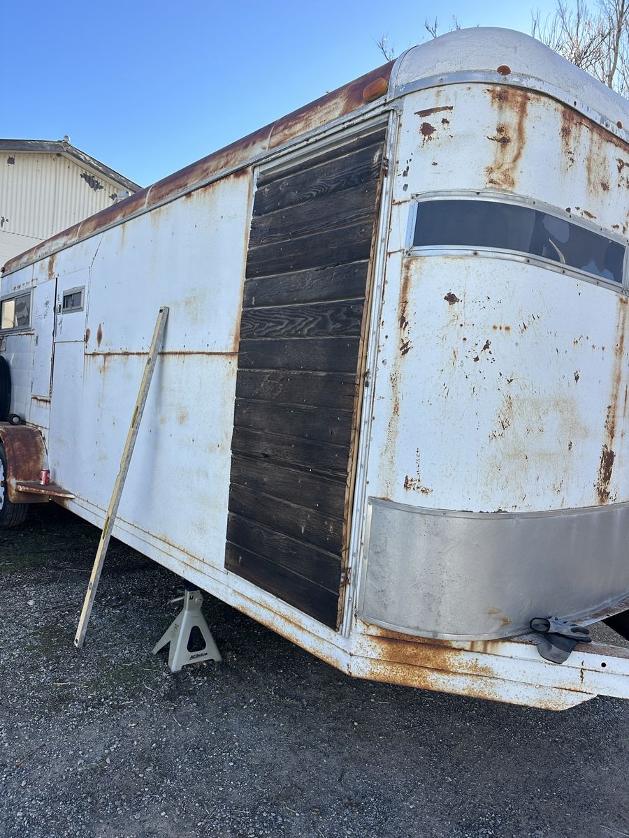 Horse Trailer With Tack Room
