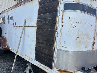 Horse Trailer With Tack Room