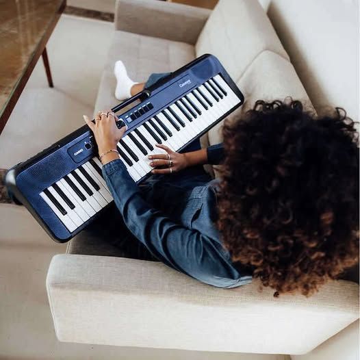 Brand new Casio_CT-S190 61-key Portable Keyboard/piano Bundle. 