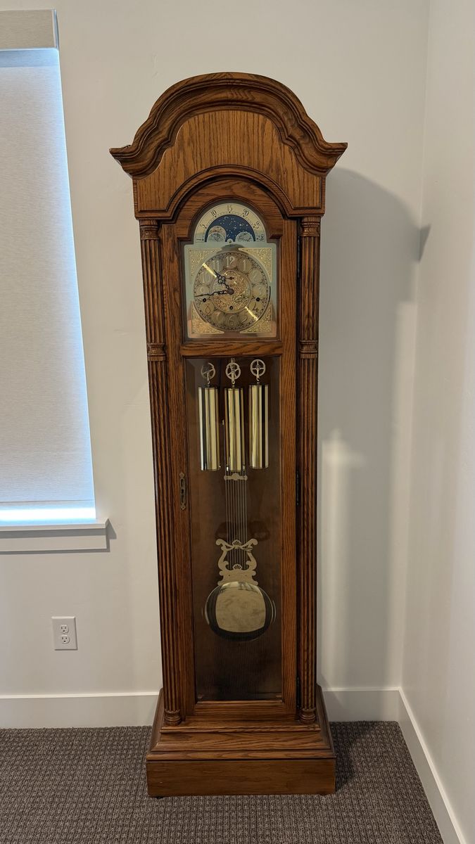 Howard Miller Grandfather Clock – Beautiful Oak Finish