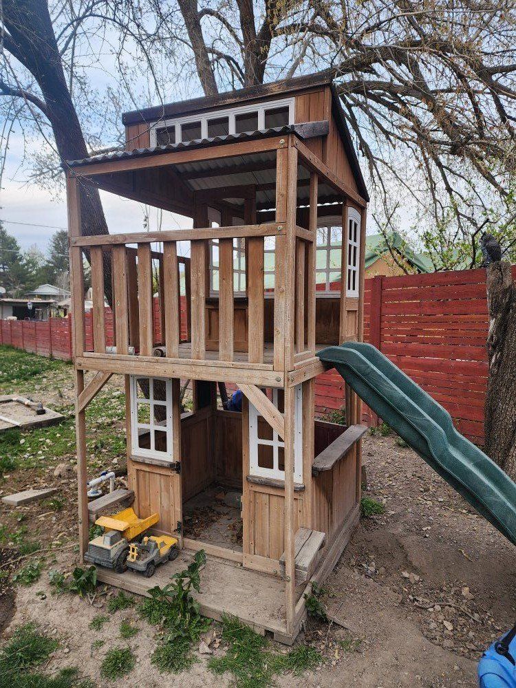 KidKraft Lofty Heights Playhouse