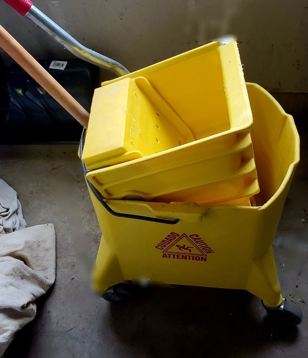 Commercial Mop Bucket with Wringer