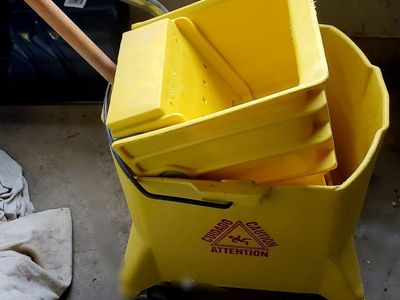 Commercial Mop Bucket with Wringer