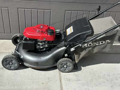 Honda HRR216 Self-Propelled Lawn Mower – Freshly Tuned