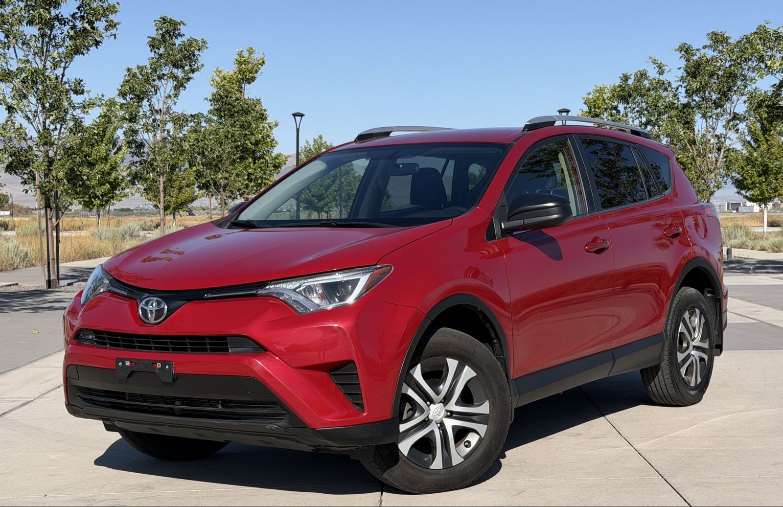 2016 Toyota RAV4 LE — rebuilt & branded title, 10% below market