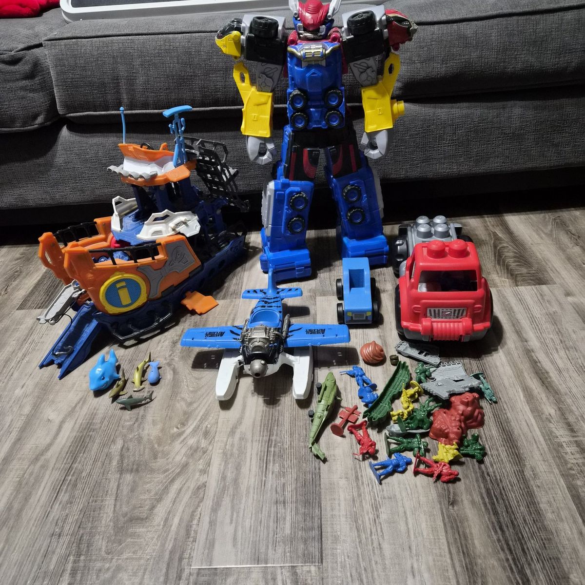 Robot, sea plane, boat, army set, etc.. Toy Lot