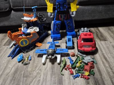 Robot, sea plane, boat, army set, etc.. Toy Lot